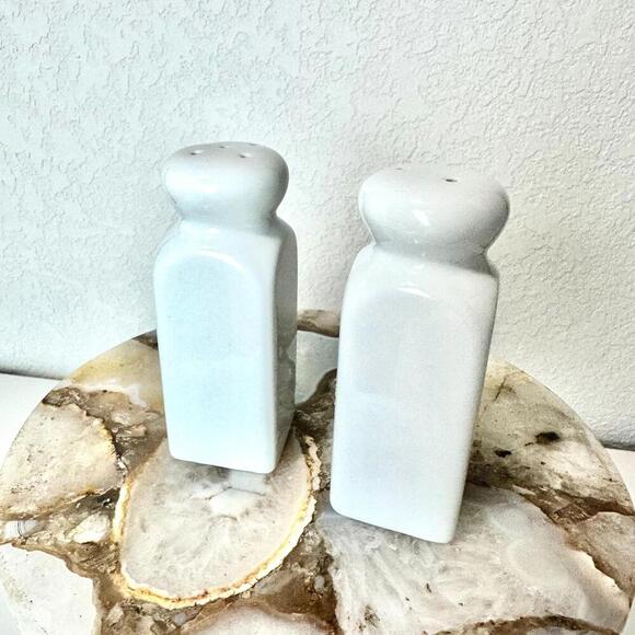 BIA CORDON BLEU  White Salt and Pepper Shaker Set Glazed Carmic in White - Picture 9 of 9
